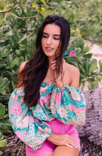 Femme argentine elegante lors d'un mariage