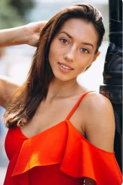 Femme venezuelienne souriante dans un cadre familial